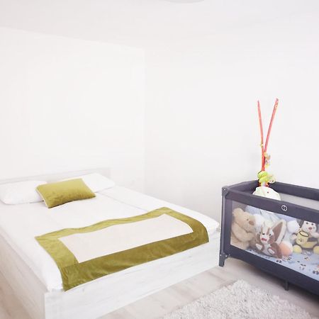 Family Apartment With Garden Σαράγεβο Δωμάτιο φωτογραφία
