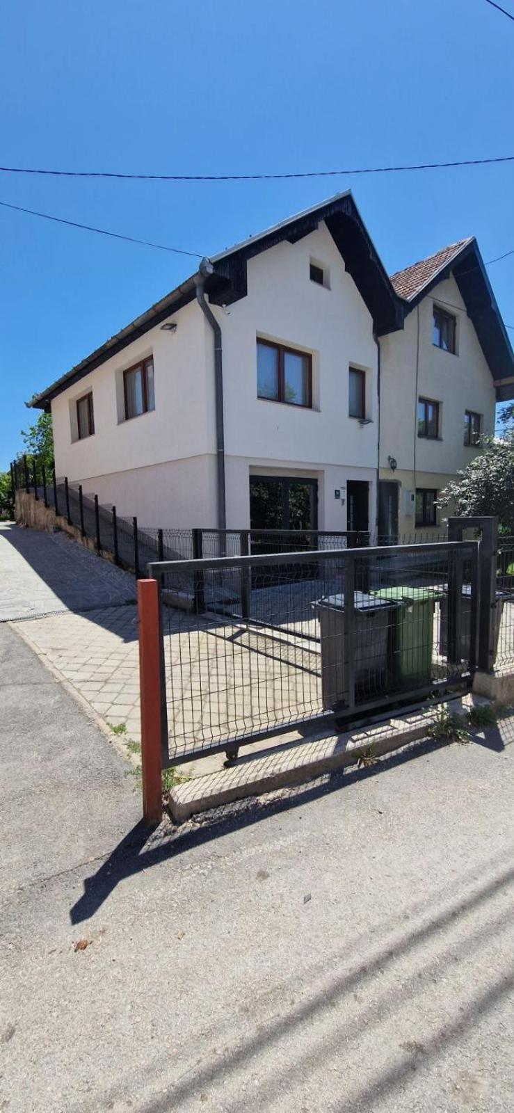 Family Apartment With Garden Σαράγεβο Εξωτερικό φωτογραφία